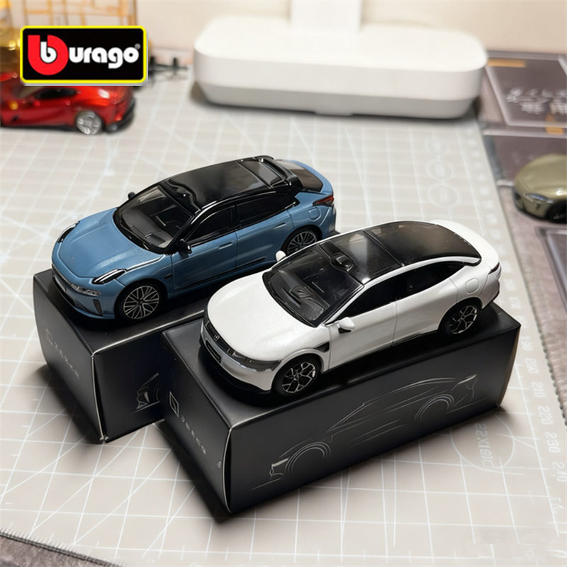 Renewable Energy Kids - Bburago 1:64 2025 ZEEKR 001 001FR,